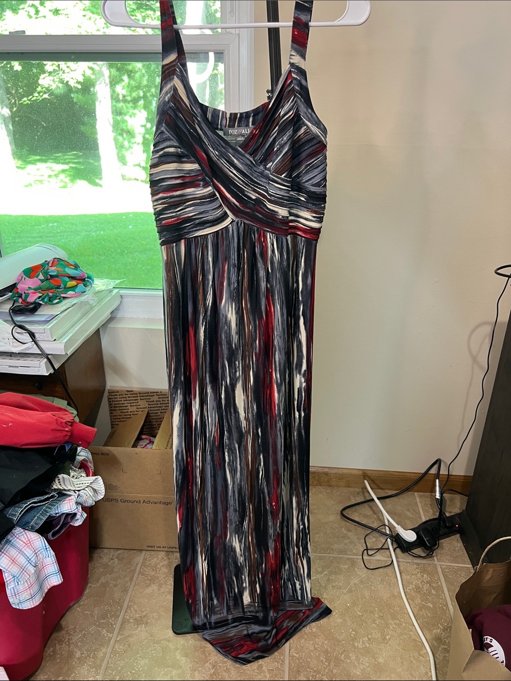 Roz & Ali Sleeveless Maxi Dress in Black, Red & White Brushstroke Print 10 2038